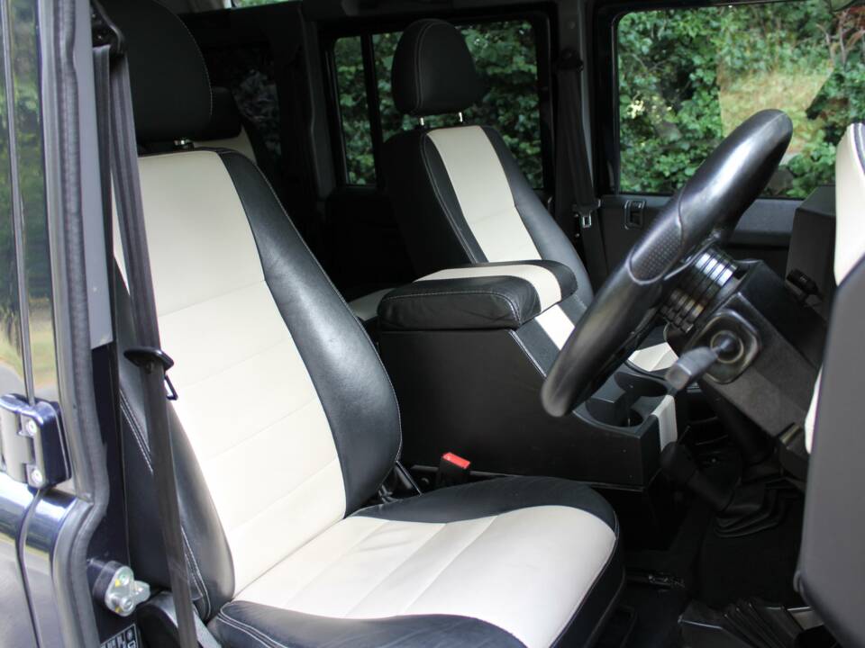 Bild 10/18 von Land Rover Defender 110 (2014)