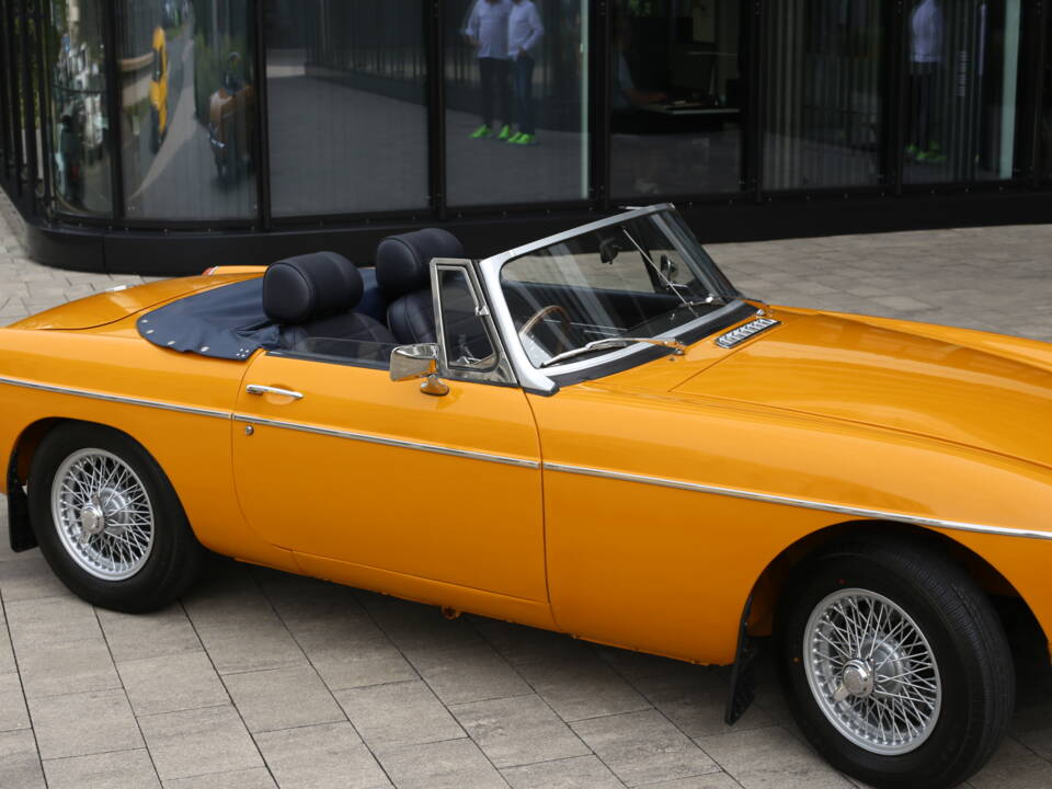 Image 26/53 of MG MGB (1973)