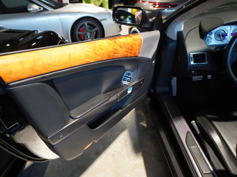 Image 11/22 of Aston Martin DB 9 Volante (2005)