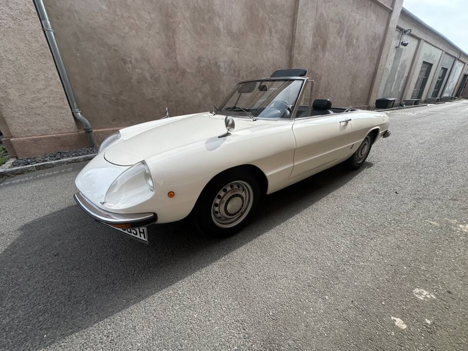 Image 3/63 of Alfa Romeo Spider 1300 Junior (1970)