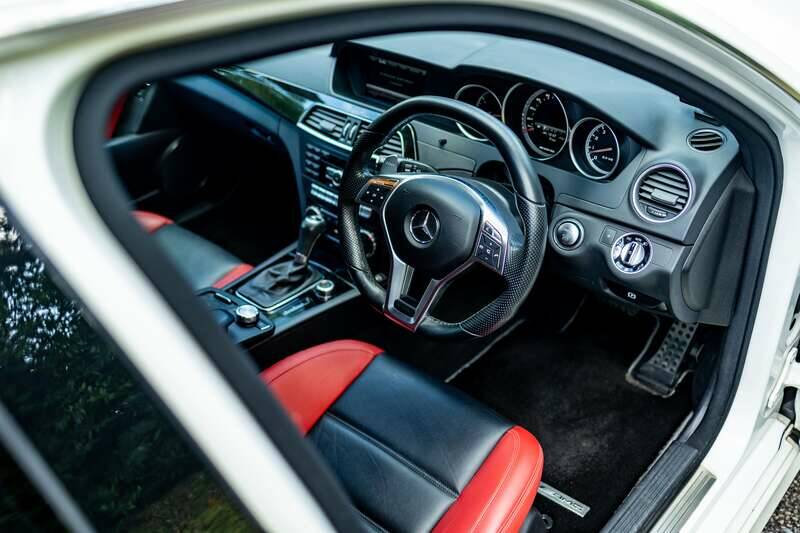 Image 2/50 of Mercedes-Benz C 63 AMG T (2013)