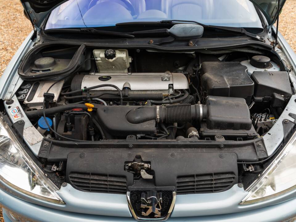 Immagine 31/40 di Peugeot 206 CC 1.6 16V (2003)