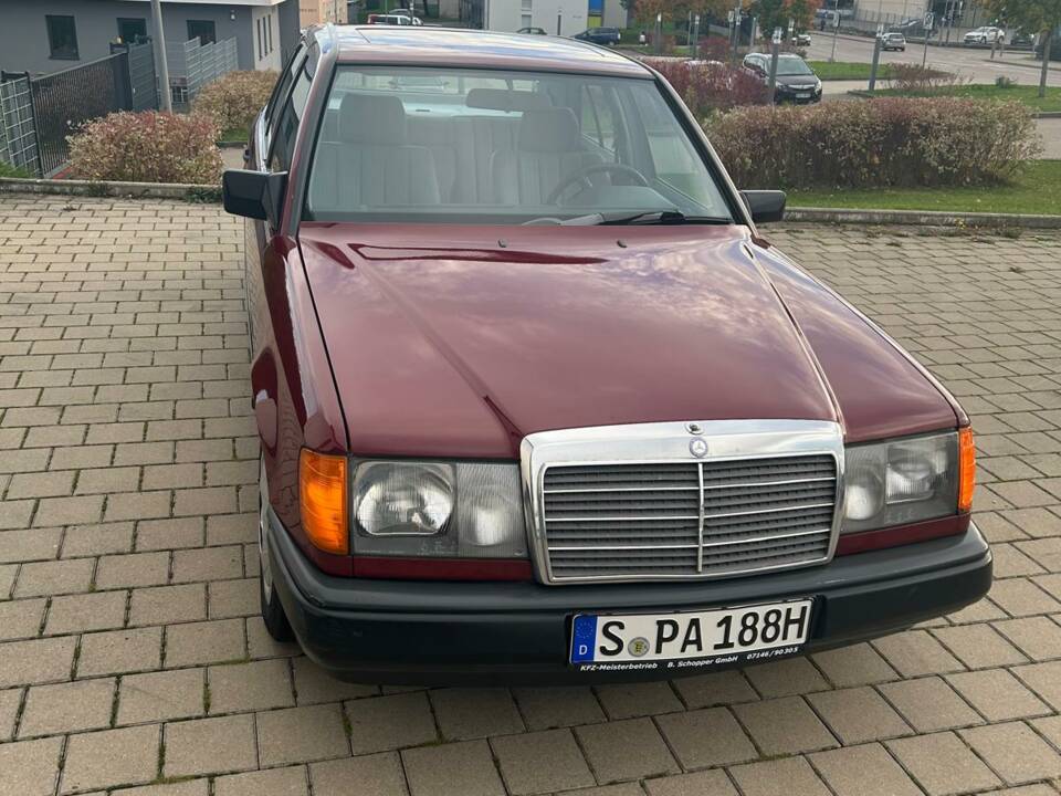 Image 2/10 de Mercedes-Benz 200 D (1989)