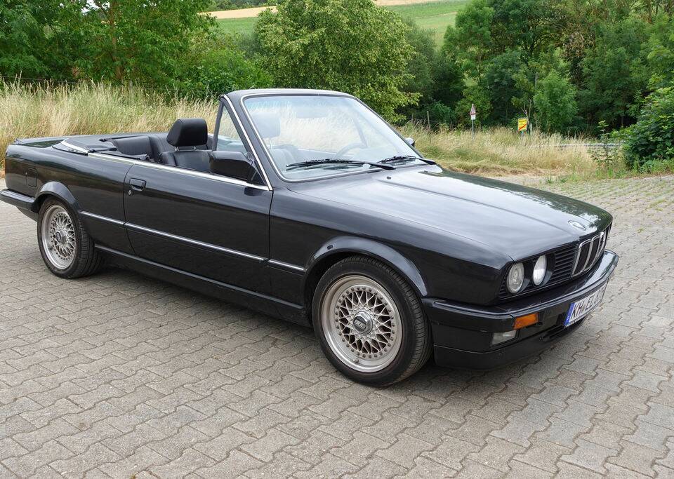 Immagine 1/8 di BMW 320i (1987)