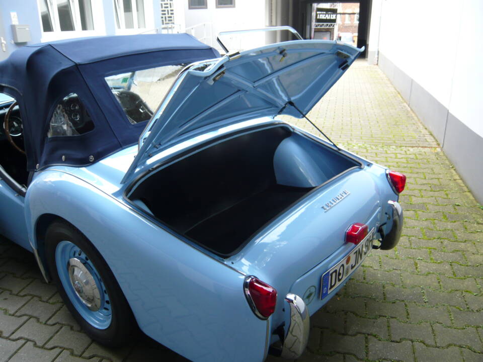 Image 16/18 of Triumph TR 3 (1956)