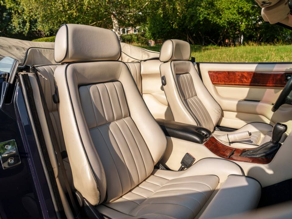 Image 23/26 of Aston Martin Virage Volante (1994)