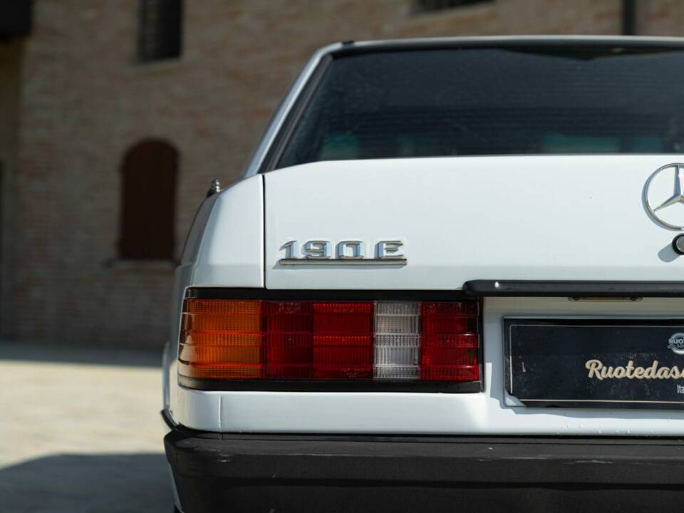 Afbeelding 14/44 van Mercedes-Benz 190 E (1987)