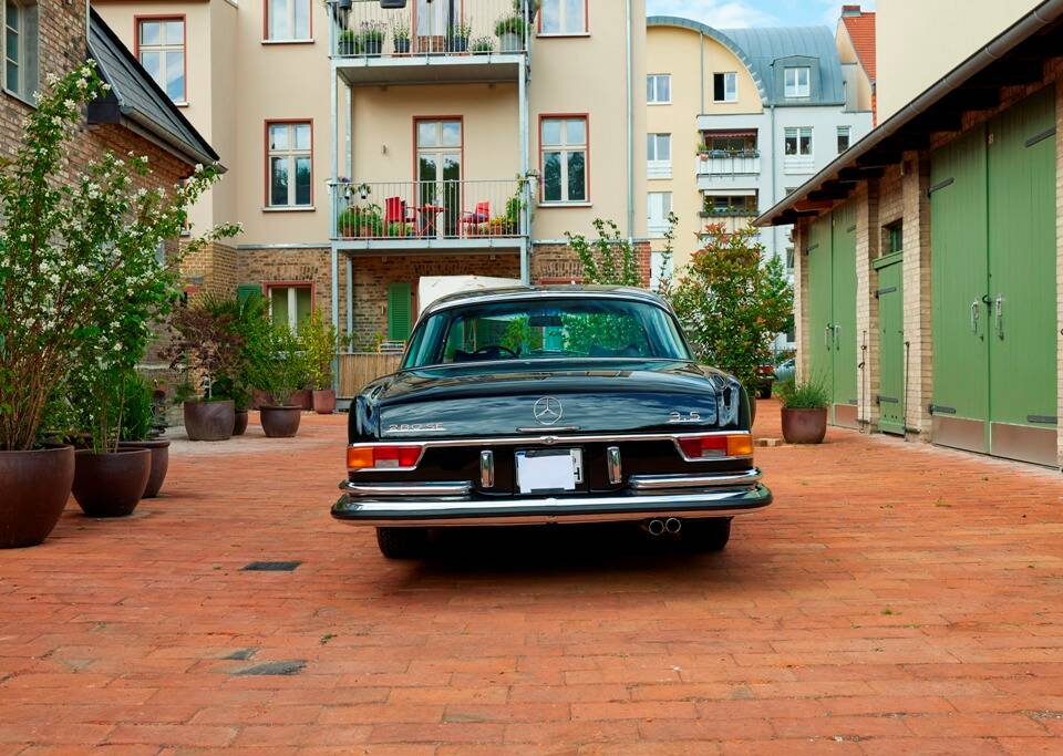 Image 7/188 of Mercedes-Benz 280 SE 3,5 (1971)