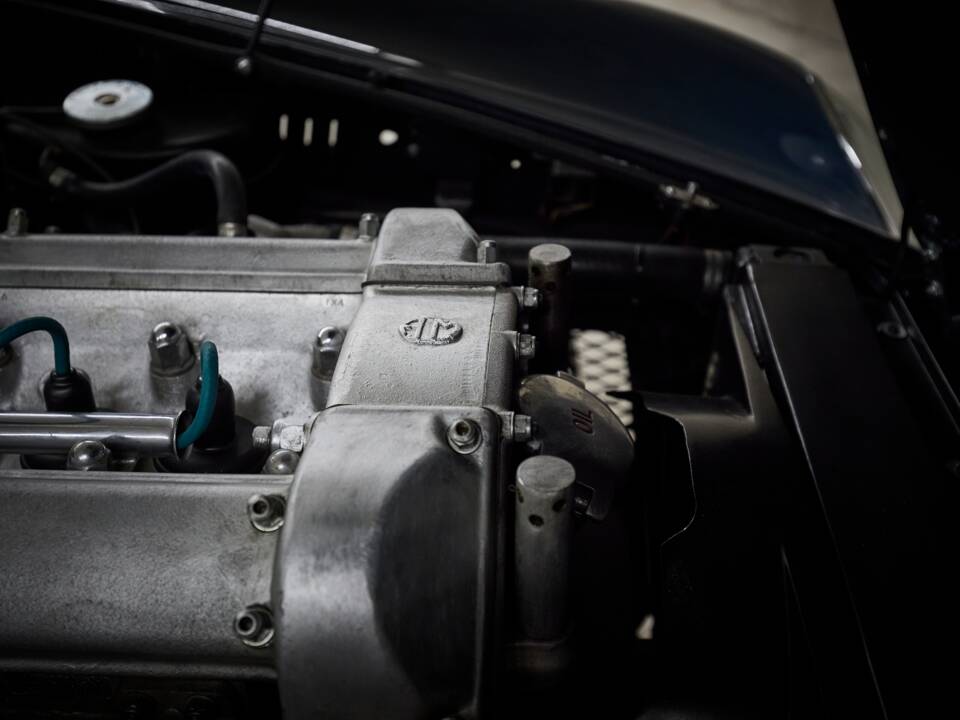 Afbeelding 57/60 van Aston Martin DB 6 (1968)