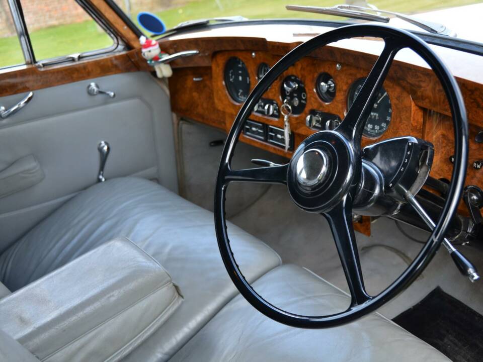 Image 31/50 of Rolls-Royce Silver Cloud II (1961)