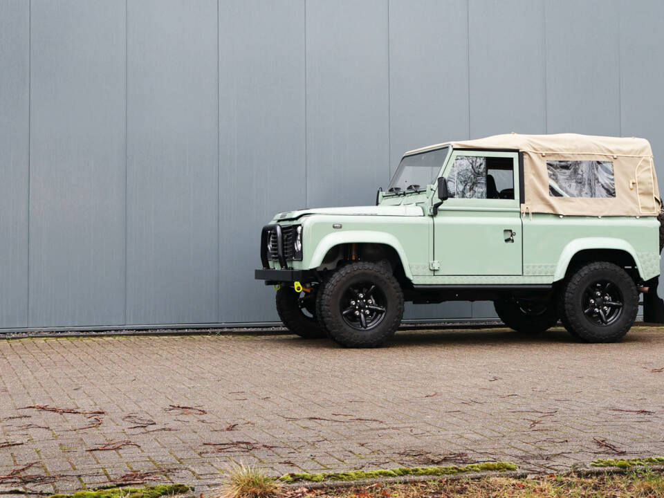 Image 3/41 of Land Rover 90 (1990)