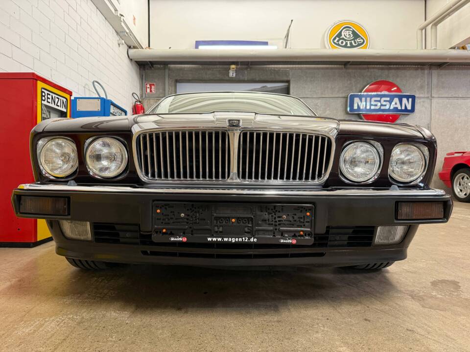 Image 3/21 of Jaguar XJ 6 4.0 Sovereign (1995)