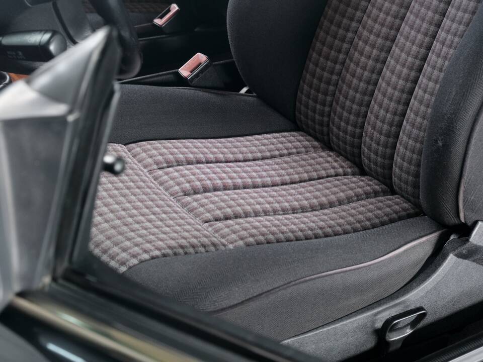 Bild 43/50 von Mercedes-Benz 300 CE (1991)