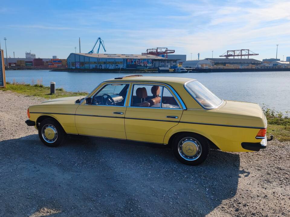 Bild 4/19 von Mercedes-Benz 200 (1980)