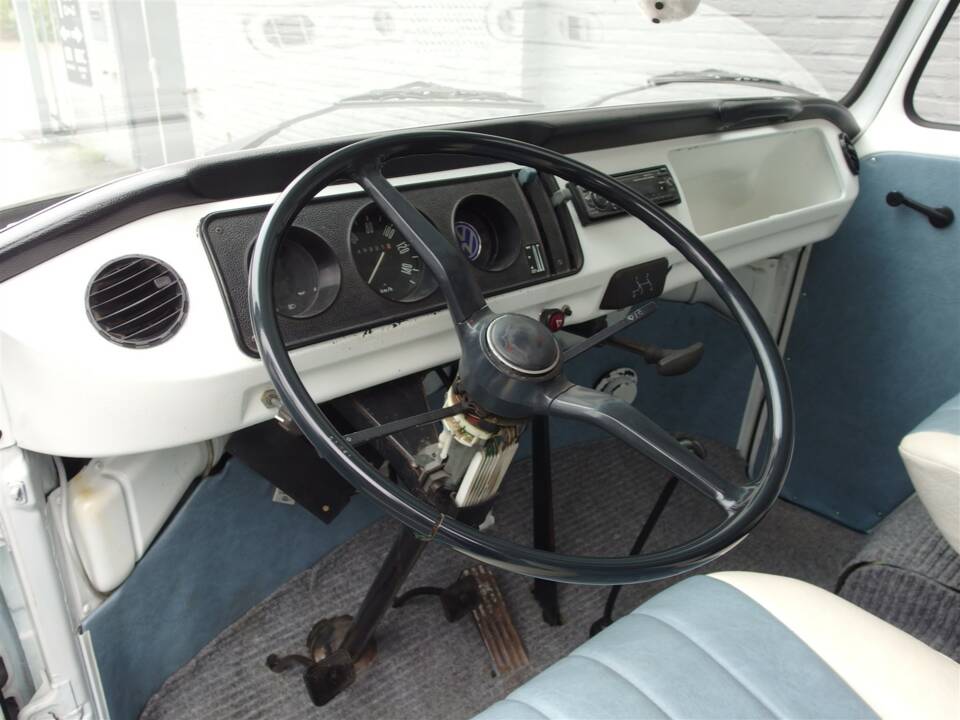 Bild 42/99 von Volkswagen T2b Kastenwagen (1977)