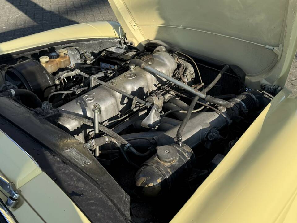 Image 27/31 de Mercedes-Benz 250 SL (1967)