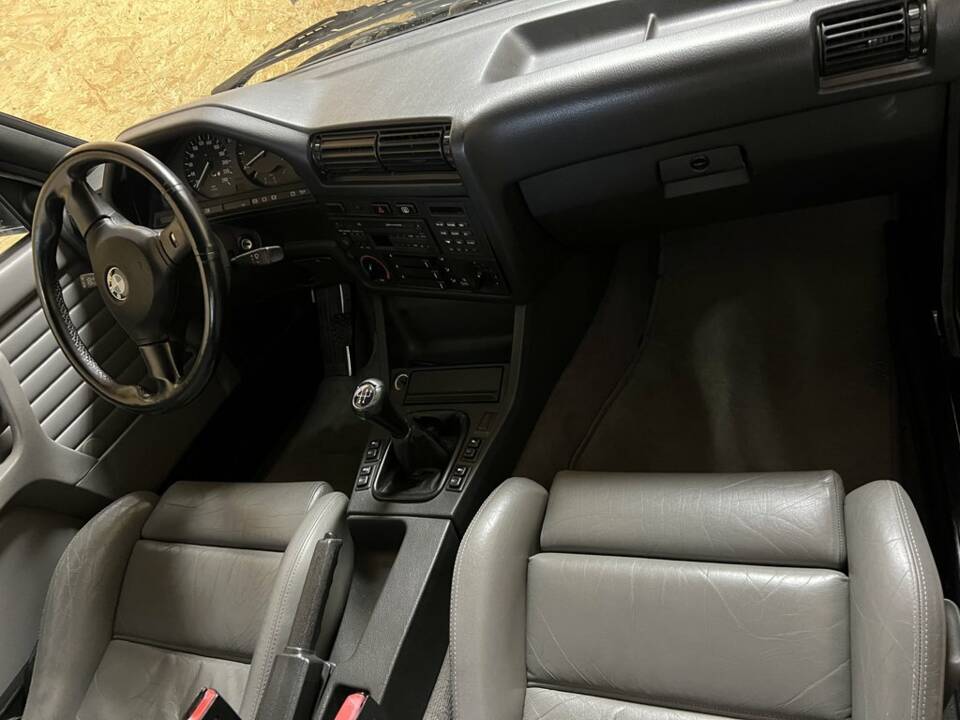 Bild 2/7 von BMW 325i (1992)