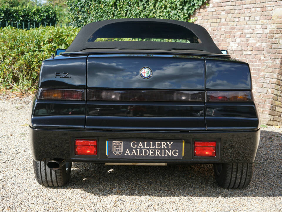 Image 15/50 of Alfa Romeo RZ (1993)