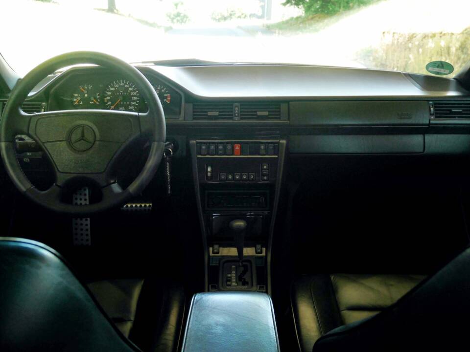 Imagen 5/10 de Mercedes-Benz E 500 (1995)