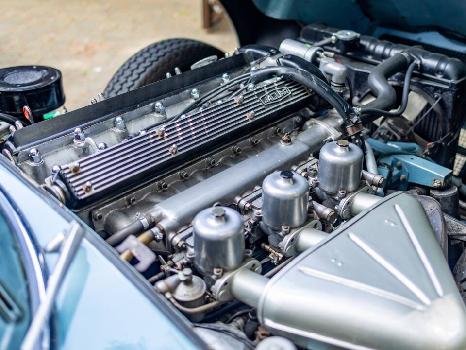 Bild 5/50 von Jaguar E-Type (2+2) (1969)