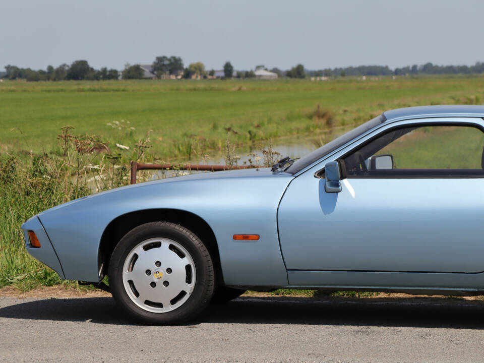 Image 31/42 de Porsche 928 (1979)