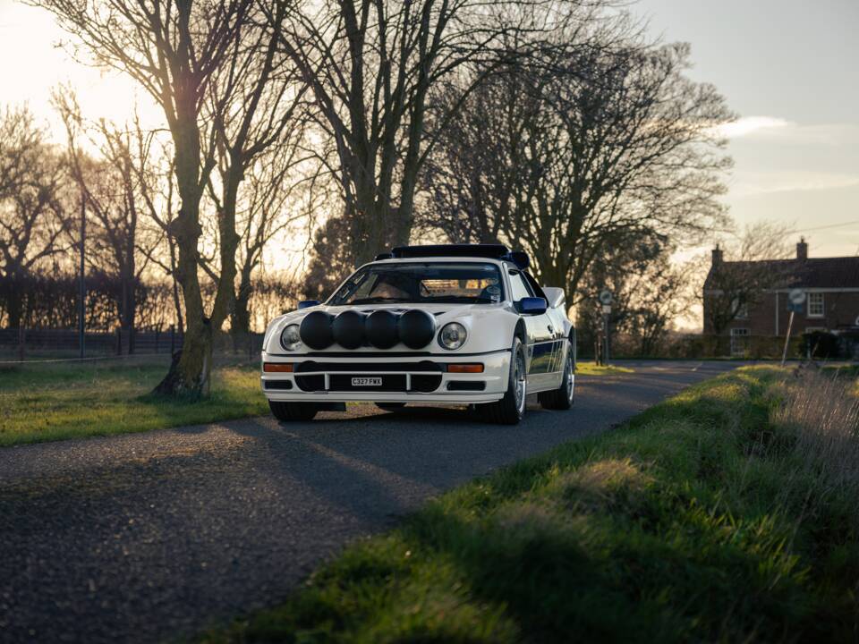 Image 12/50 of Ford RS200 (1986)