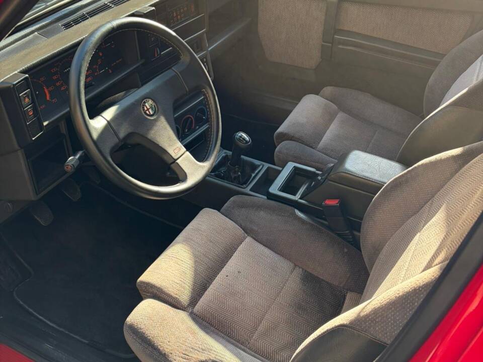 Bild 23/28 von Alfa Romeo 75 3.0 V6 America (1988)