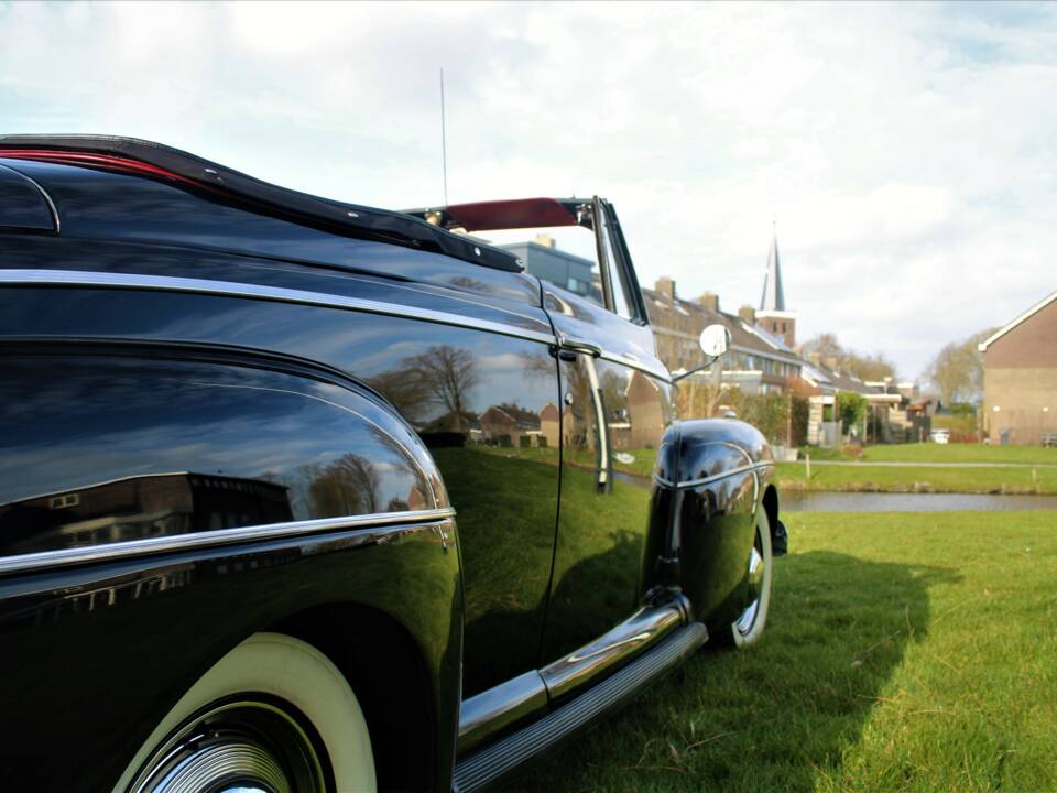 Image 17/68 of Ford Super Deluxe (1941)