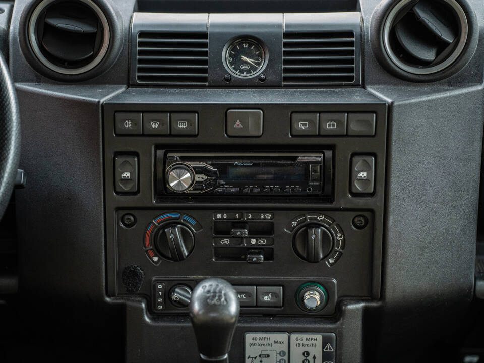 Image 32/50 of Land Rover Defender 90 (2008)