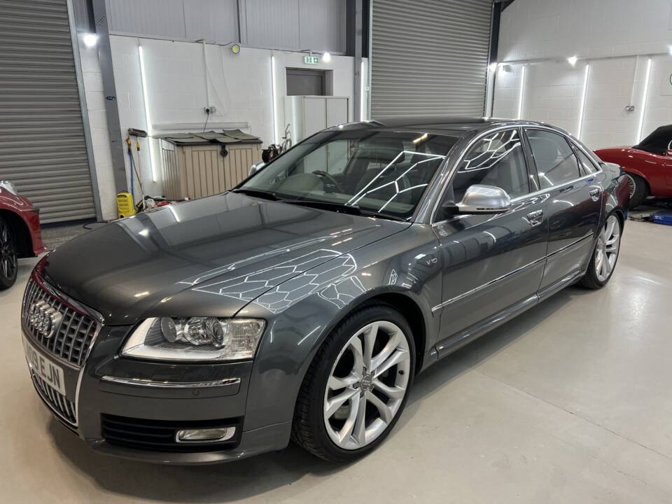 Bild 22/24 von Audi S8 V10 (2009)