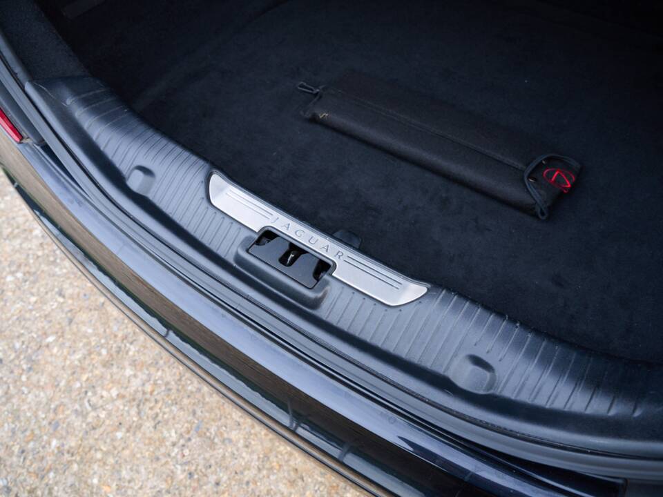 Bild 44/50 von Jaguar XJ 5.0 (2011)