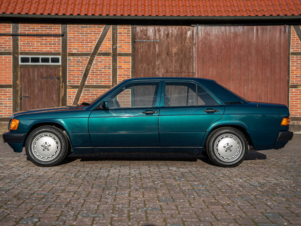 Image 11/44 of Mercedes-Benz 190 E 1.8 (1993)