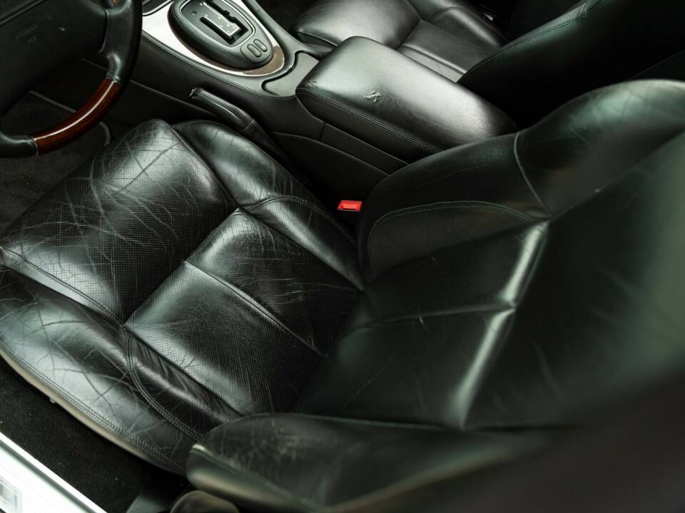 Image 32/50 de Jaguar XJR 4.0 (2000)