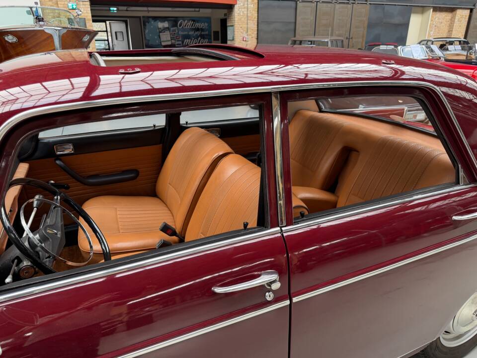 Image 35/36 of Peugeot 404 (1972)