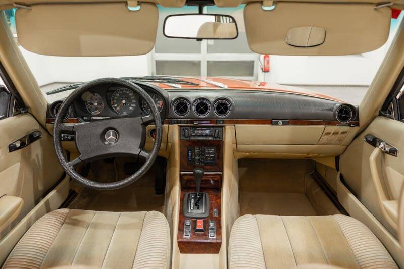 Image 61/89 of Mercedes-Benz 500 SLC (1980)