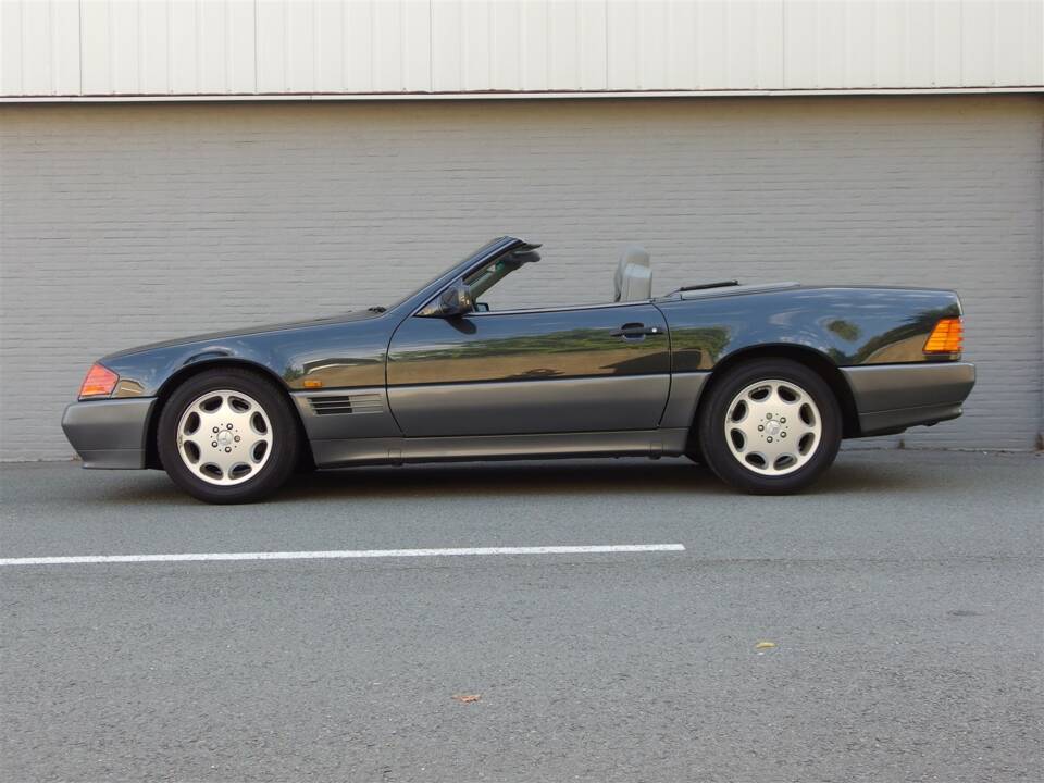 Image 37/96 of Mercedes-Benz 300 SL (1992)