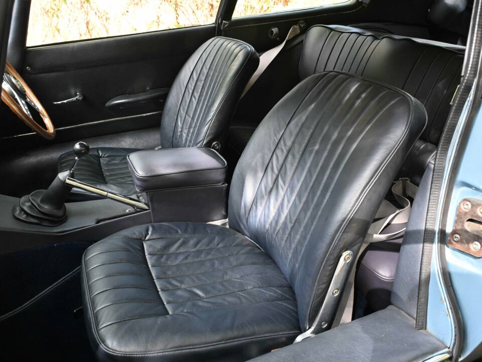 Image 33/50 of Jaguar E-Type (2+2) (1966)