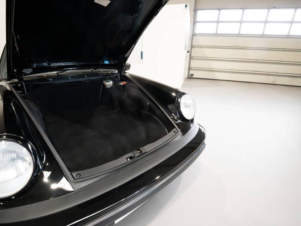 Image 13/38 of Porsche 911 Carrera 3.2 (1986)