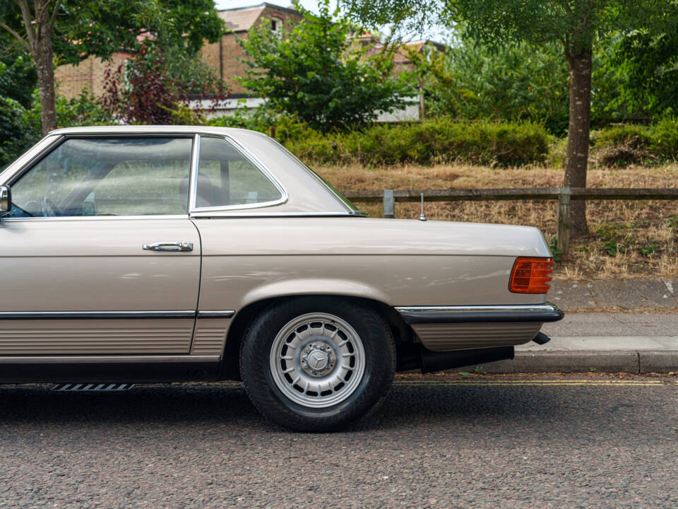 Image 11/23 of Mercedes-Benz 380 SL (1985)