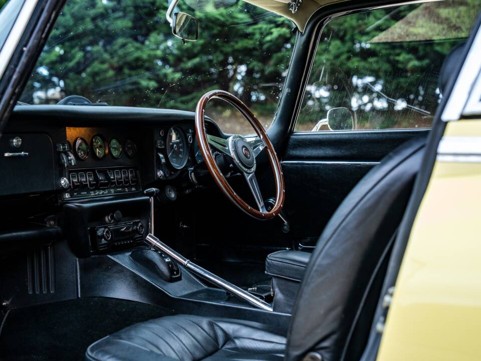 Bild 12/30 von Jaguar E-Type V12 (2+2) (1971)
