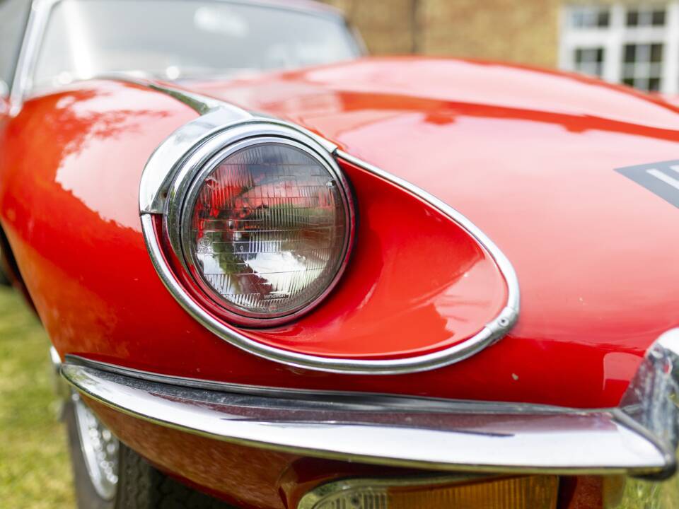 Image 9/20 de Jaguar E-Type (1969)