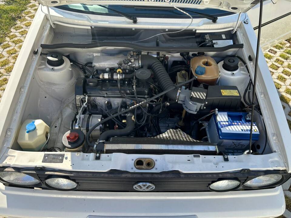 Image 6/15 de Volkswagen Golf Mk I Convertible 1.6 (1988)