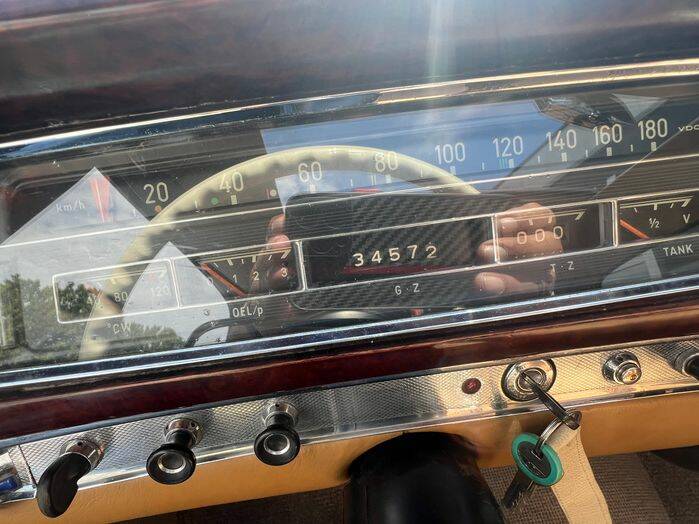 Image 16/21 de Mercedes-Benz 220 SE (1960)
