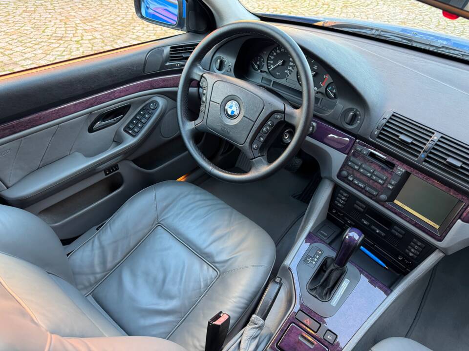 Image 54/100 of BMW 540i Touring (1998)