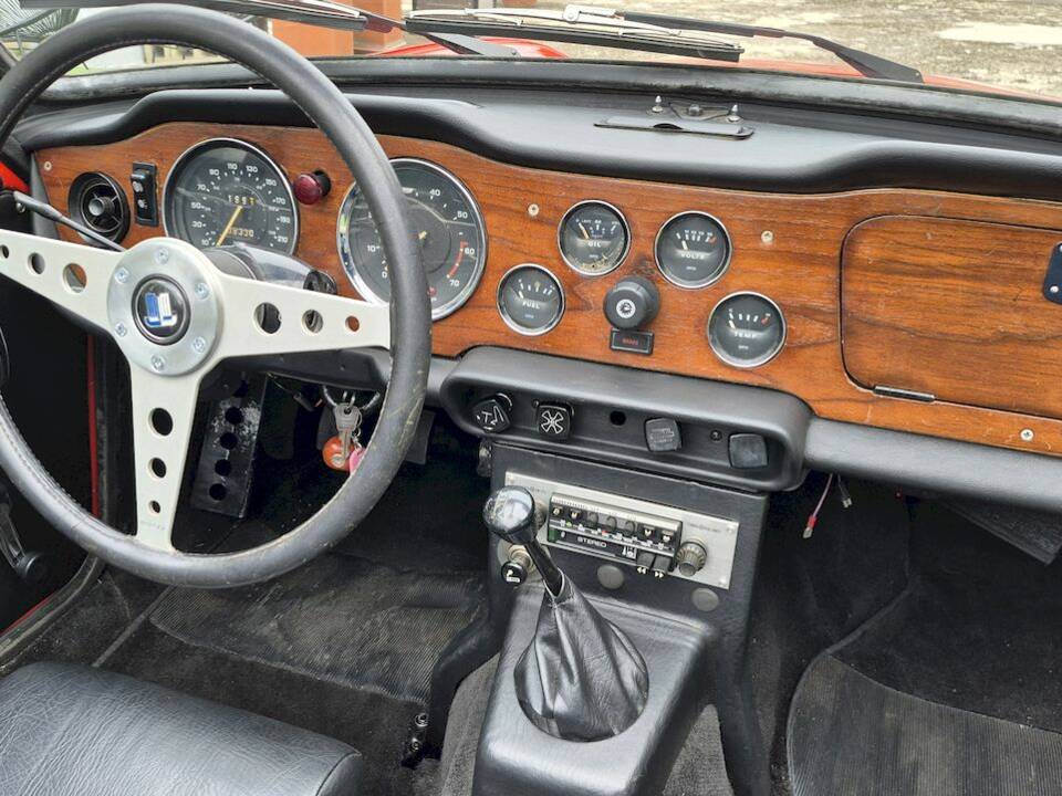 Immagine 39/81 di Triumph TR 6 (1973)