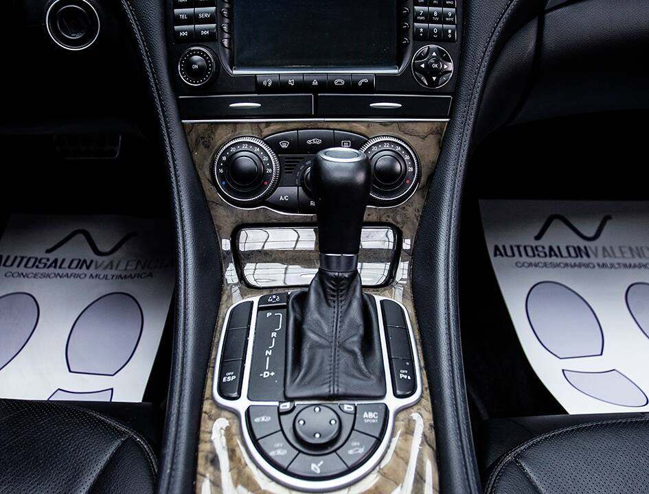 Image 25/36 of Mercedes-Benz SL 500 (2006)