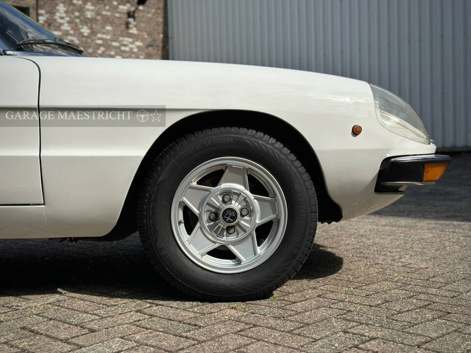 Afbeelding 10/72 van Alfa Romeo 2000 Spider Veloce (1981)