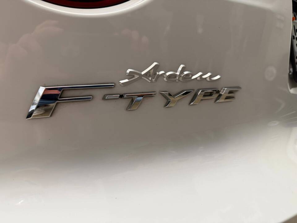 Afbeelding 15/18 van Jaguar F-Type (2017)