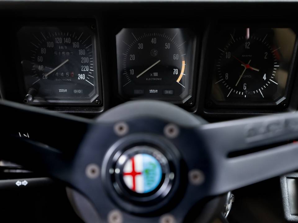 Image 22/22 of Alfa Romeo GTV6 3.0 (1986)