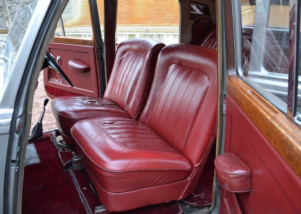 Image 13/23 of Bentley R-Type (1953)